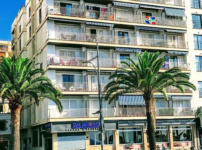 Happy Lloret アパート